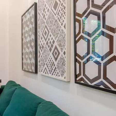 Apartment Academia By The Park