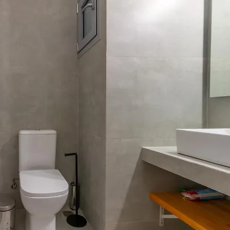 Academia By The Park Apartment *
